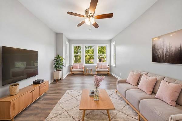 7949 S Marquette AVE, Chicago, IL 60617