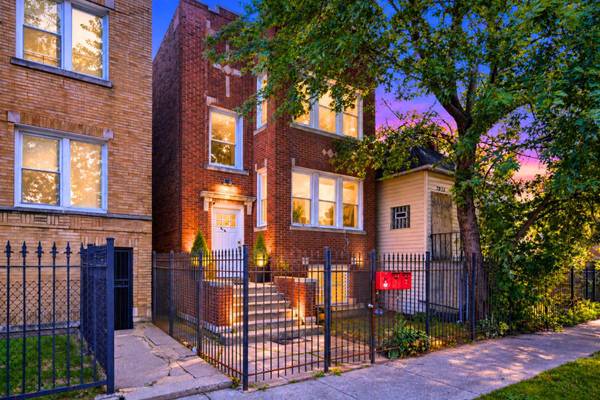 7949 S Marquette AVE, Chicago, IL 60617