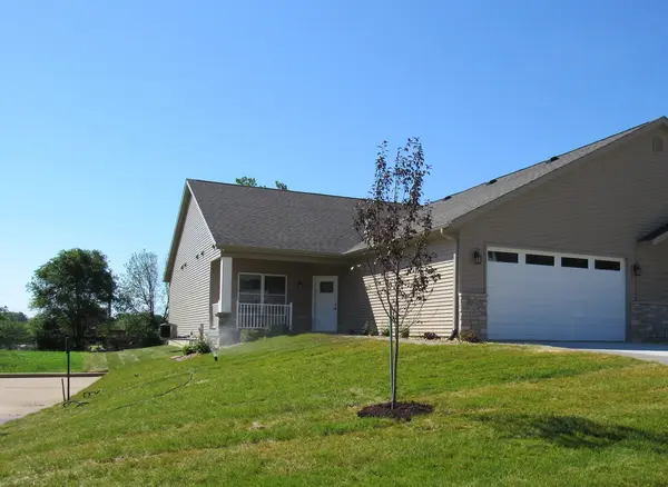 4007 Creek Hill DR #4007, Bettendorf, IA 52722