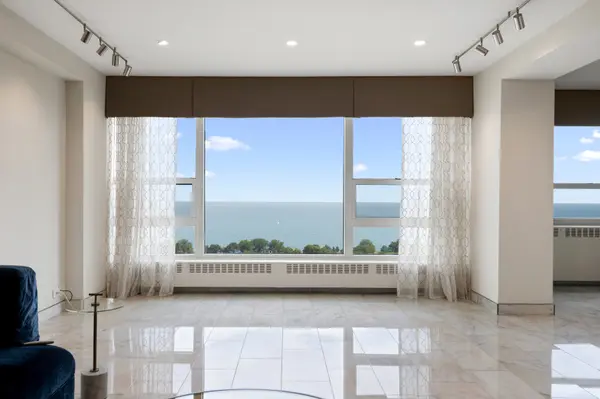3180 N Lake Shore DR #17F, Chicago, IL 60657