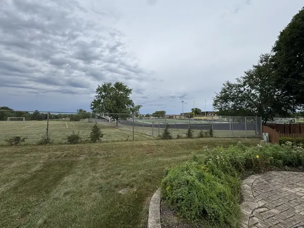 677 Linden DR, Carol Stream, IL 60188