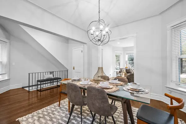 847 W Roscoe ST #1, Chicago, IL 60657