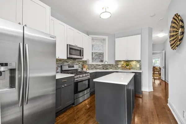847 W Roscoe ST #1, Chicago, IL 60657