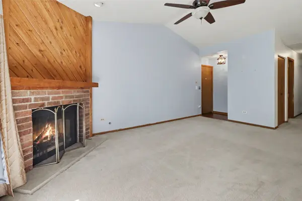 430 Elizabeth DR #2C, Wood Dale, IL 60191