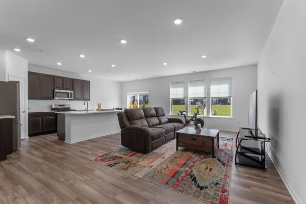 16515 W Golden Valley LN, Lockport, IL 60441