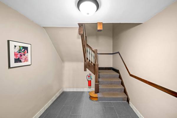 230 Elmwood AVE #2S, Evanston, IL 60202