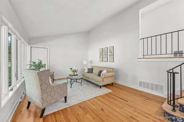 714 Western AVE, Glen Ellyn, IL 60137