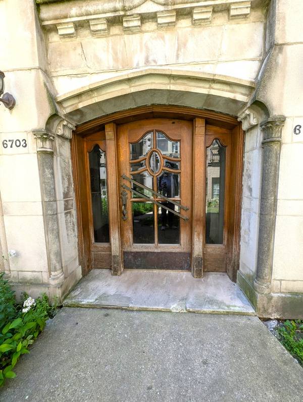 6703 N Greenview AVE #1B, Chicago, IL 60626