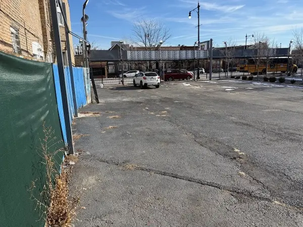 2730 N Western AVE, Chicago, IL 60647