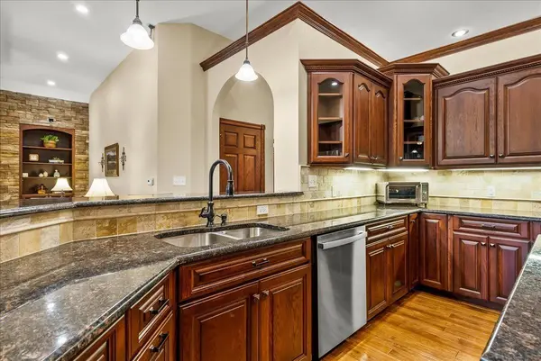 4222 Daina DR, Cedar Falls, IA 50613