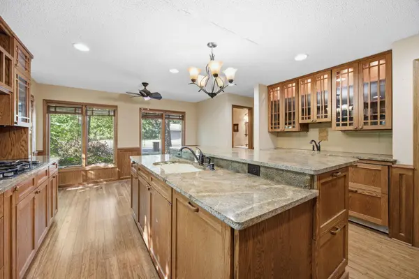 8031 Tierneys Woods Curve, Bloomington, MN 55438