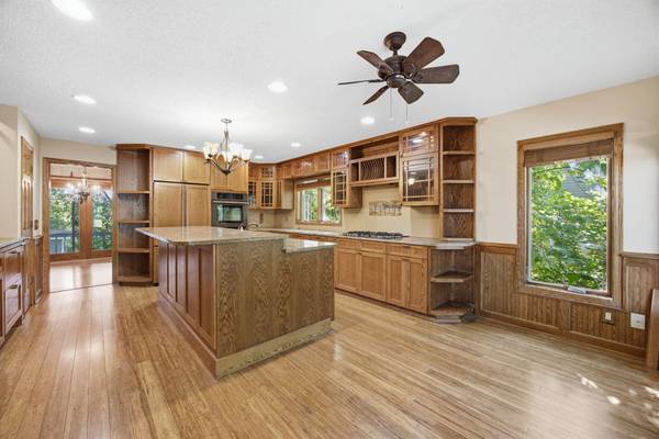 8031 Tierneys Woods Curve, Bloomington, MN 55438