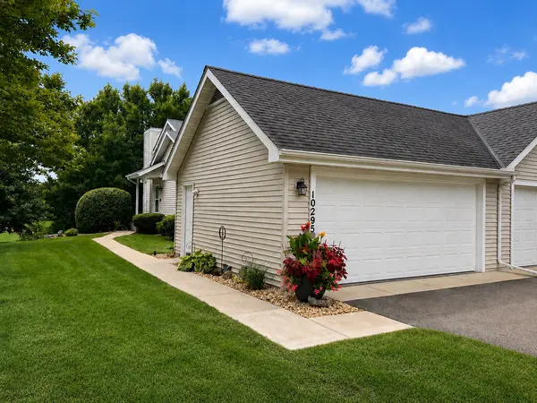 10295 Arrowwood DR, Eden Prairie, MN 55347