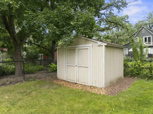 910 10th ST NW, Austin, MN 55912