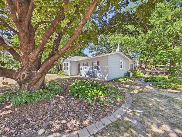 2379 Roselawn AVE W, Lauderdale, MN 55113