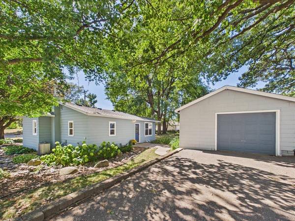 2379 Roselawn AVE W, Lauderdale, MN 55113