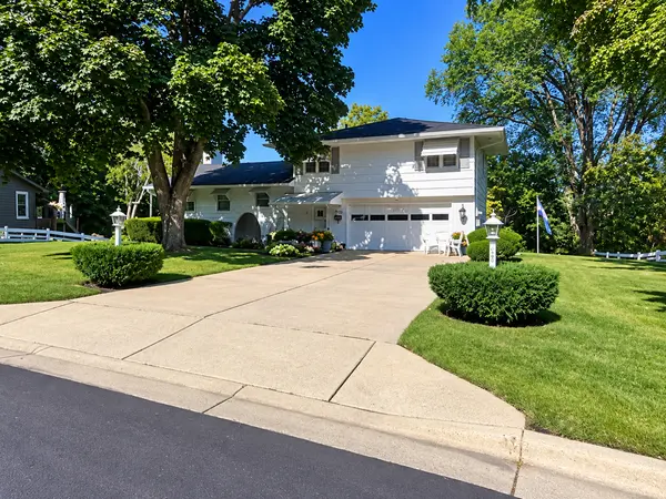 7339 Frontier TRL, Chanhassen, MN 55317