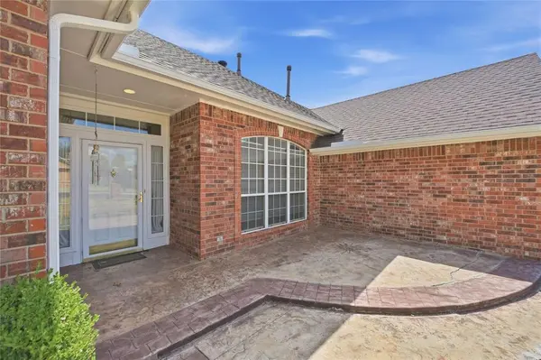 2104 Mark RD, Edmond, OK 73003