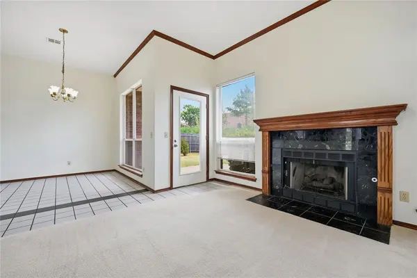 2104 Mark RD, Edmond, OK 73003