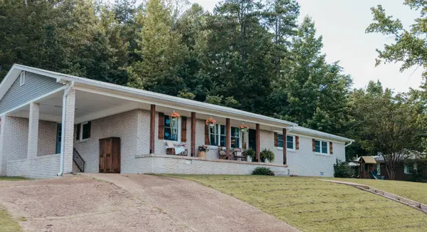 618 S High St, Waynesboro, TN 38485