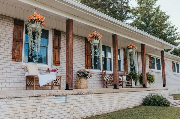 618 S High St, Waynesboro, TN 38485