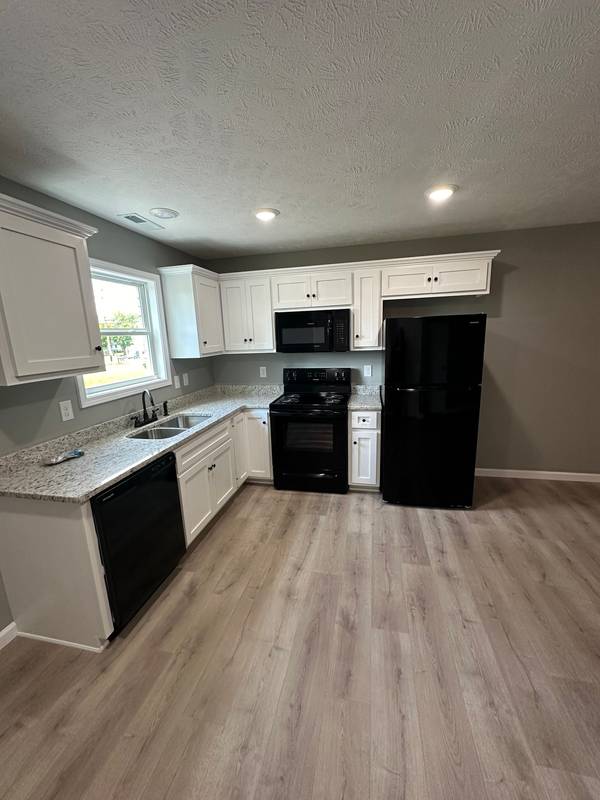 705 Haley St #B, Lafayette, TN 37083