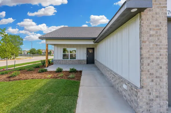 701 N Wheatland Ct, Wichita, KS 67235