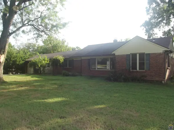 330 SW Yorkshire RD, Topeka, KS 66606