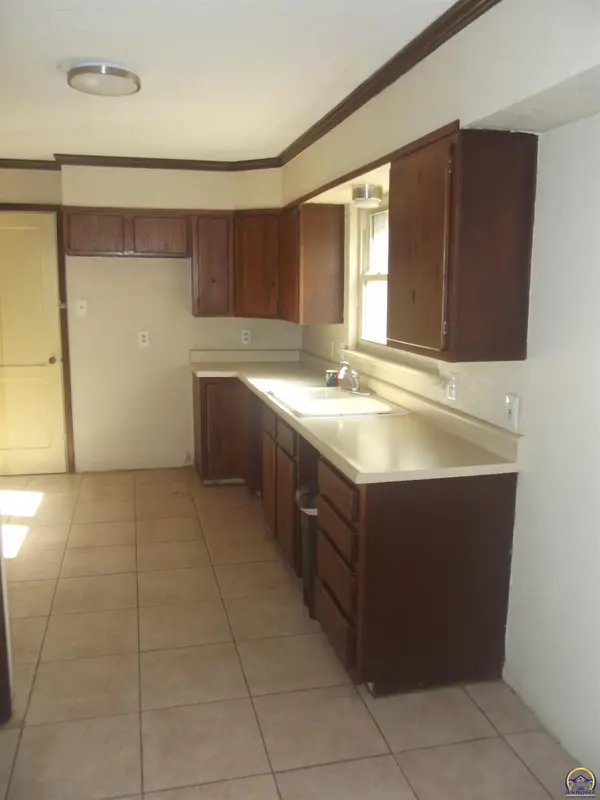 330 SW Yorkshire RD, Topeka, KS 66606