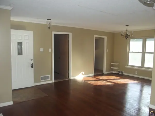 330 SW Yorkshire RD, Topeka, KS 66606