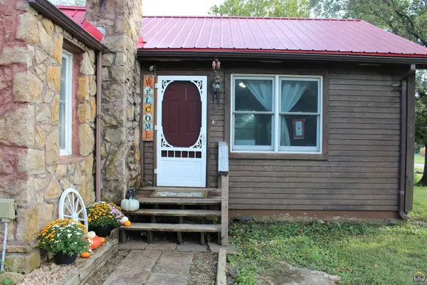 4493 Arkansas Rd, Pomona, KS 66076