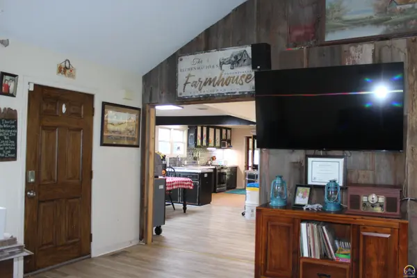 4493 Arkansas Rd, Pomona, KS 66076