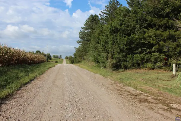 4493 Arkansas Rd, Pomona, KS 66076