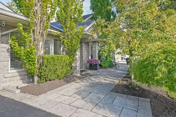 61 Abilene DR, Toronto W08, ON M9A 2N1