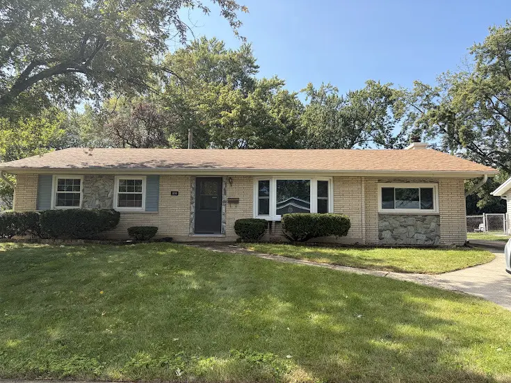 616 Grace LN, Schaumburg, IL 60193
