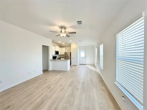 108 Captain Dooley LN, Jarrell, TX 76537