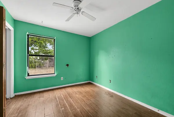 1805 Cedarlawn ST, Taylor, TX 76574