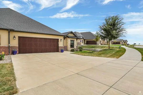 4204 MacGillivray DR, Manhattan, KS 66503