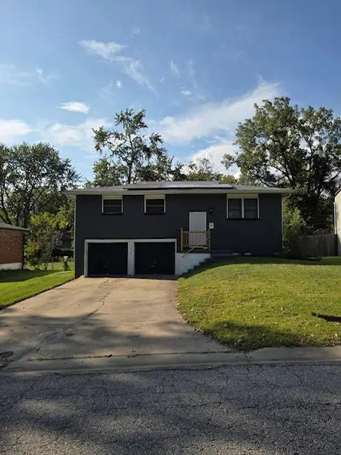 912 Colbern DR, Belton, MO 64012