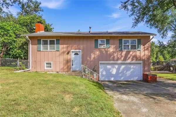 4831 Reeder ST, Shawnee, KS 66203