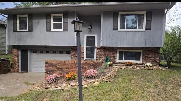 1112 Randall RD, Lawrence, KS 66049