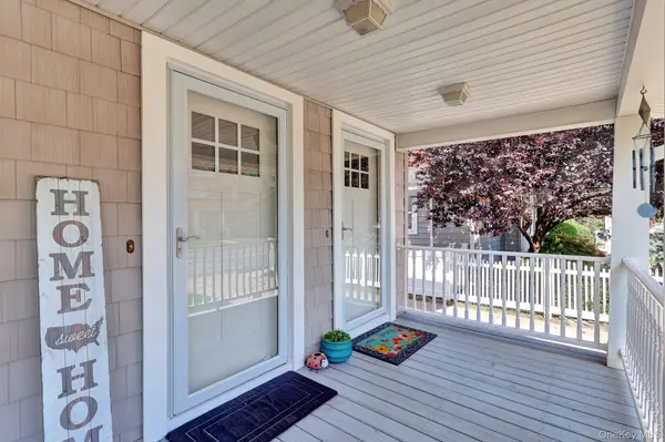 53 Watts PL, Lynbrook, NY 11563