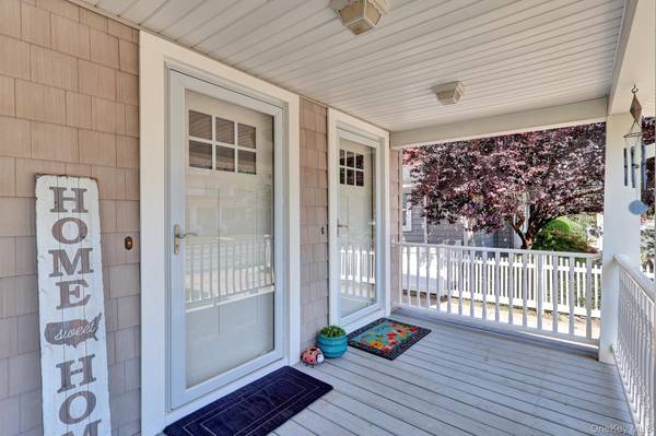 53 Watts PL, Lynbrook, NY 11563
