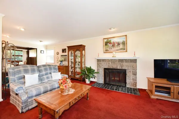 211 Wellington RD, Garden City, NY 11530