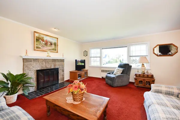 211 Wellington RD, Garden City, NY 11530