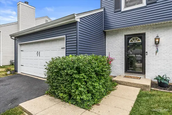 1572 Andover AVE, St. Charles, IL 60174