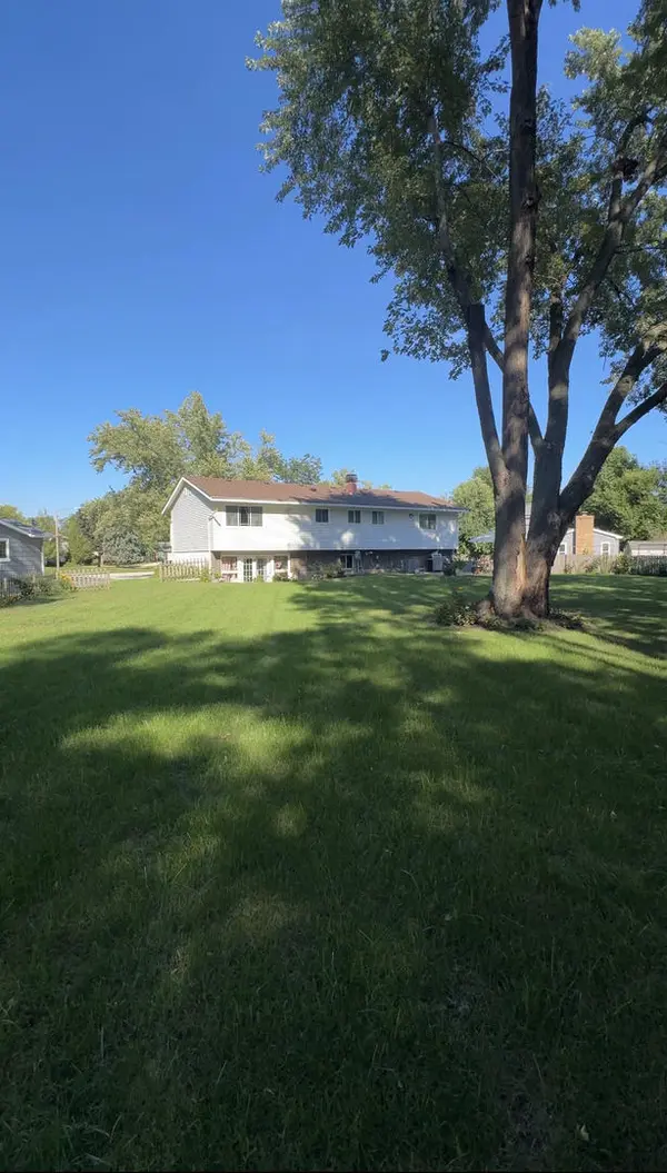 369 Coventry CT S, Crystal Lake, IL 60014