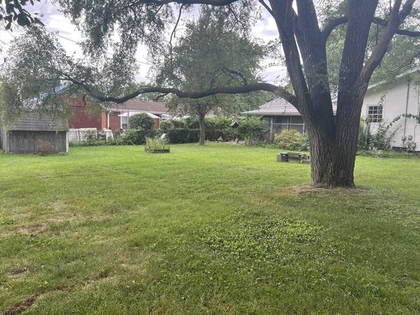 214 April LN, North Aurora, IL 60542