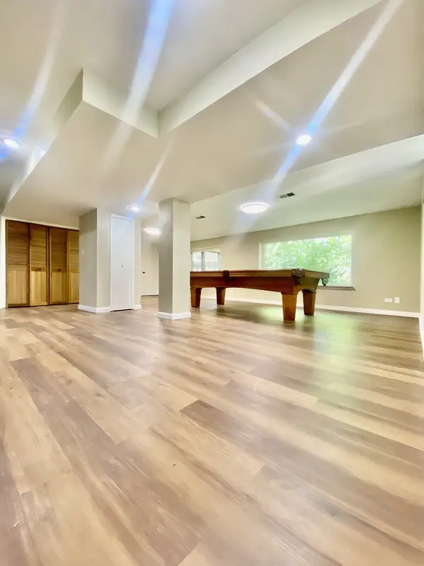 125 E Kimball AVE, Woodstock, IL 60098