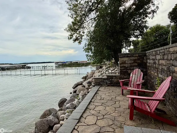 2908 N Shore DR, Clear Lake, IA 50428
